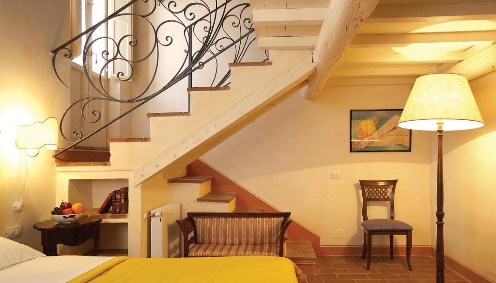 La Locanda Del Borgo П'єтралунга Номер фото